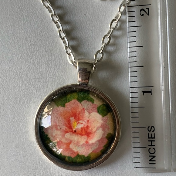 Necklace pink flower - Picture 6 of 8